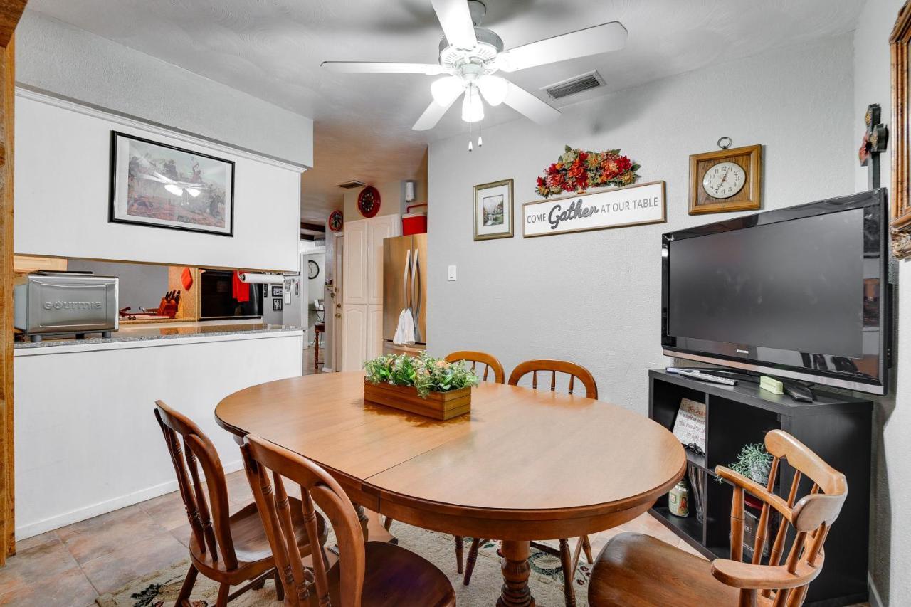 Arlington Home With Patio, Walk To Atandt Stadium! Eksteriør billede
