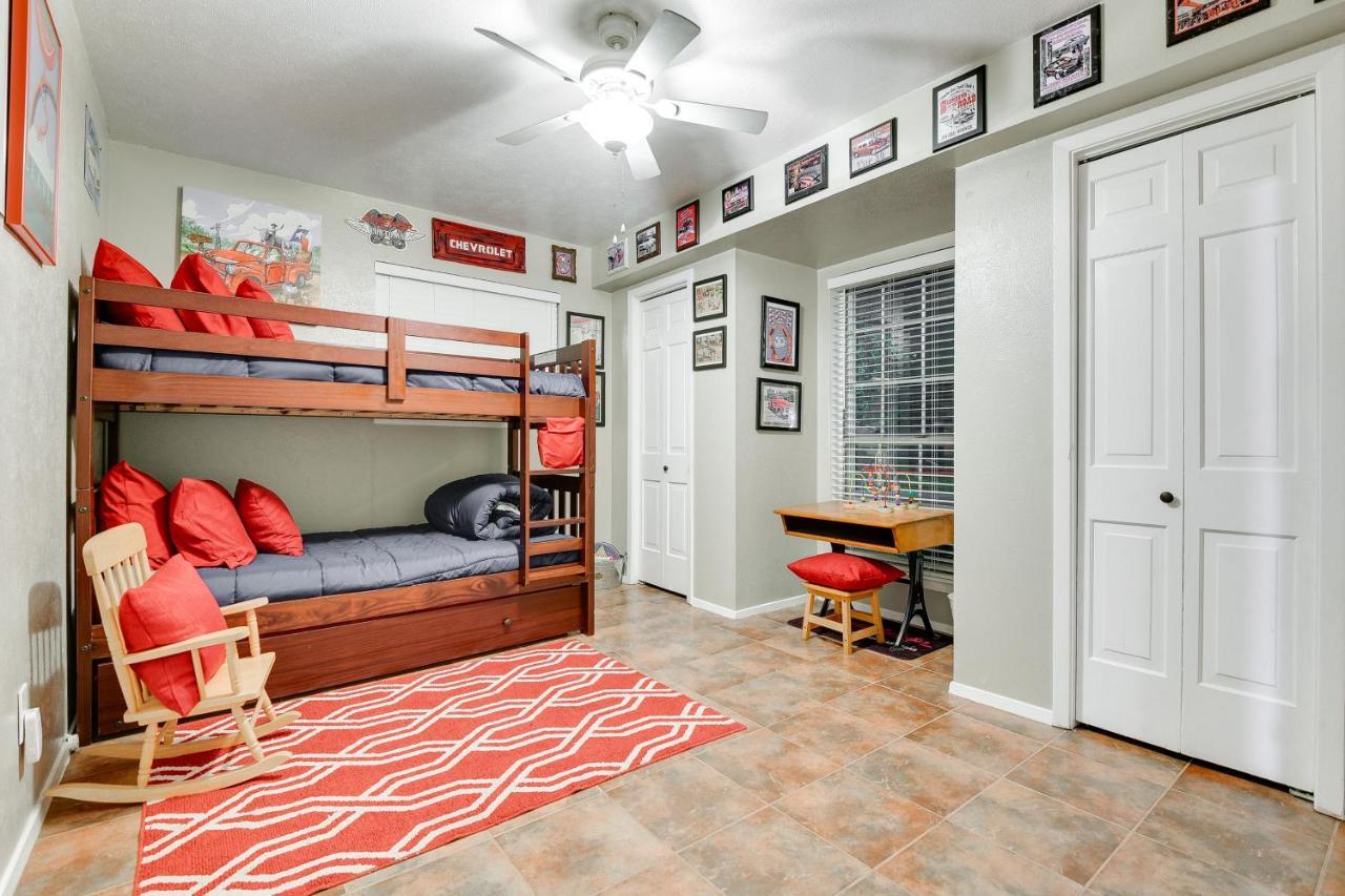 Arlington Home With Patio, Walk To Atandt Stadium! Eksteriør billede